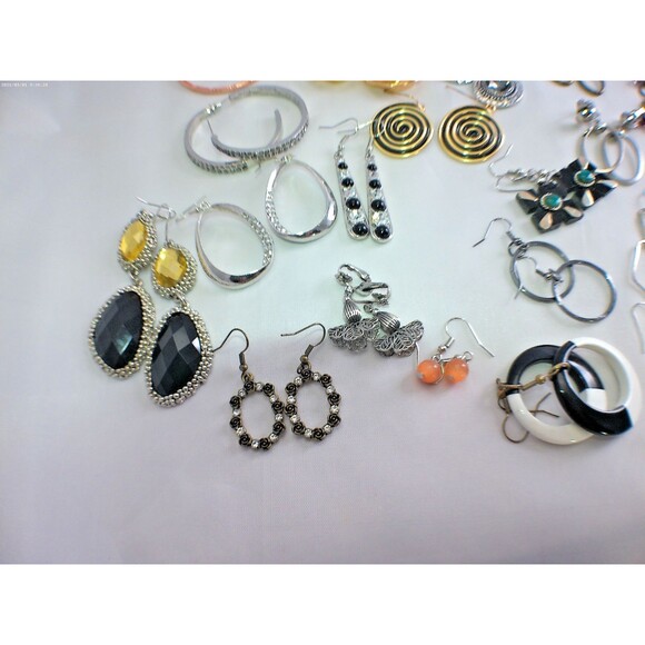 Vintage/Modern Drop Earrings Lot of 23 Rhinestones Beaded Silver Tone Gold Tone - Picture 3 of 6